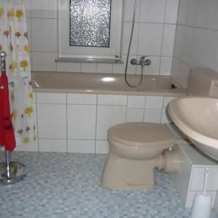 Mit 2 Schlafzimmern Bei Dusseldorf U Koln * Solingen